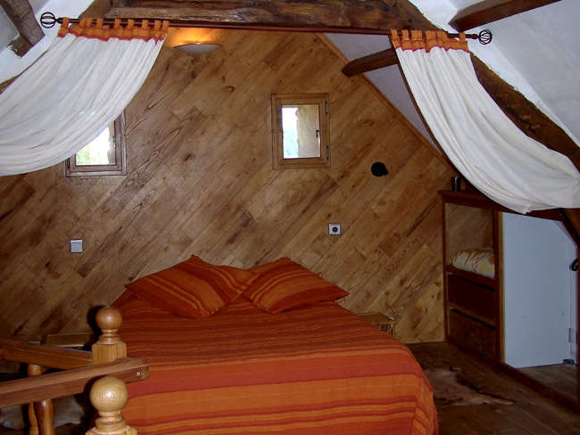 Pré Le Terme, chambre principale avec lit double, au Buisson de Cadouin