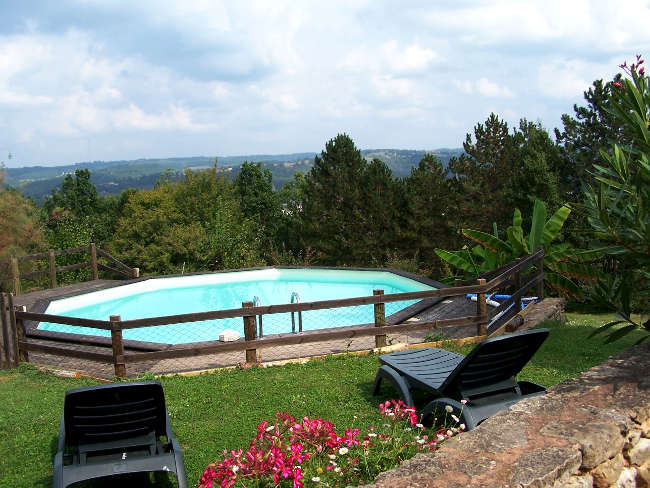 Pré Le Terme, la vue depuis la piscine, au Buisson de Cadouin