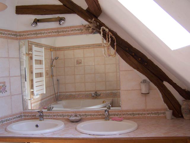 Pré Le Terme, la salle de bain, au Buisson de Cadouin