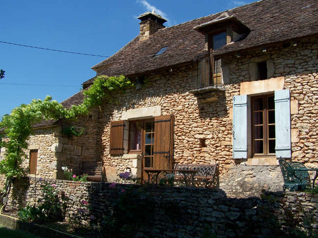 Pré Le Terme, façade du gïte, au Buisson de Cadouin